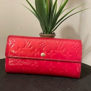 SOLD—Louis Vuitton Vernis Sarah Wallet Pink